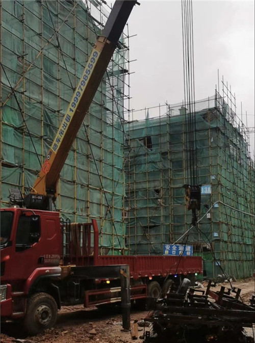 罗城“慢工细活”—— 吊车的 “微动控制” 技术