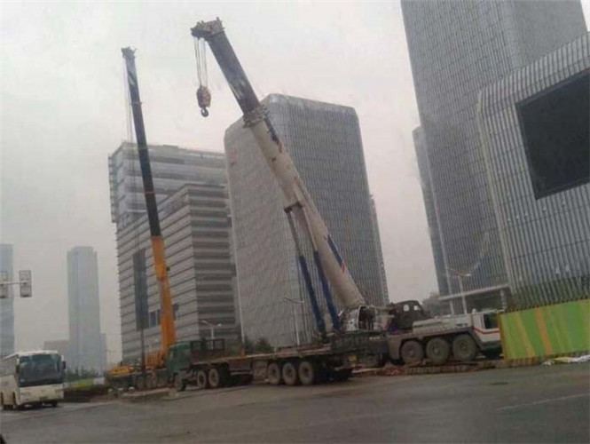罗城“自动找平”—— 吊车的 “平地神器” 技术