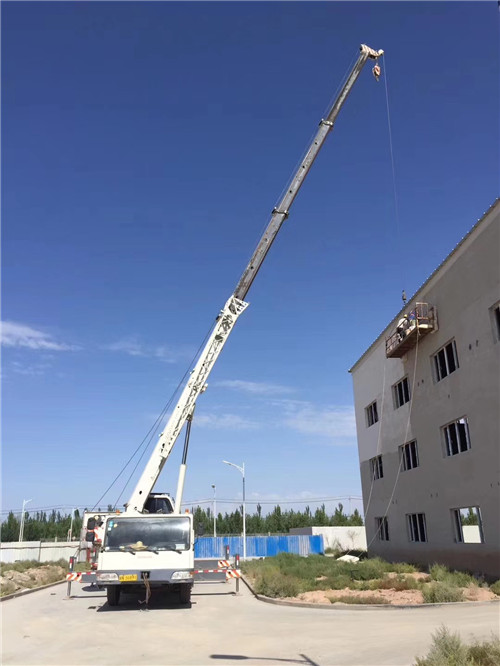 罗城“轻装强干”—— 吊车的 “轻量化臂架” 技术